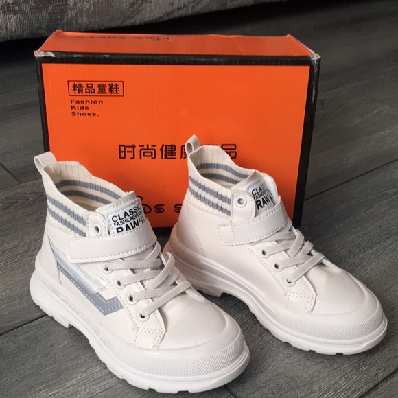 Kid’s shoes 👟 new - Picture 4 of 10